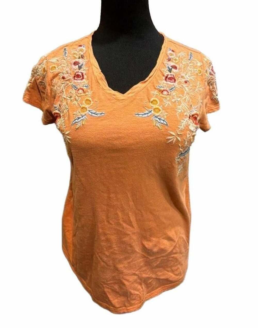 857 Sundance Floral Embroidered V Neck T Shirt Size S